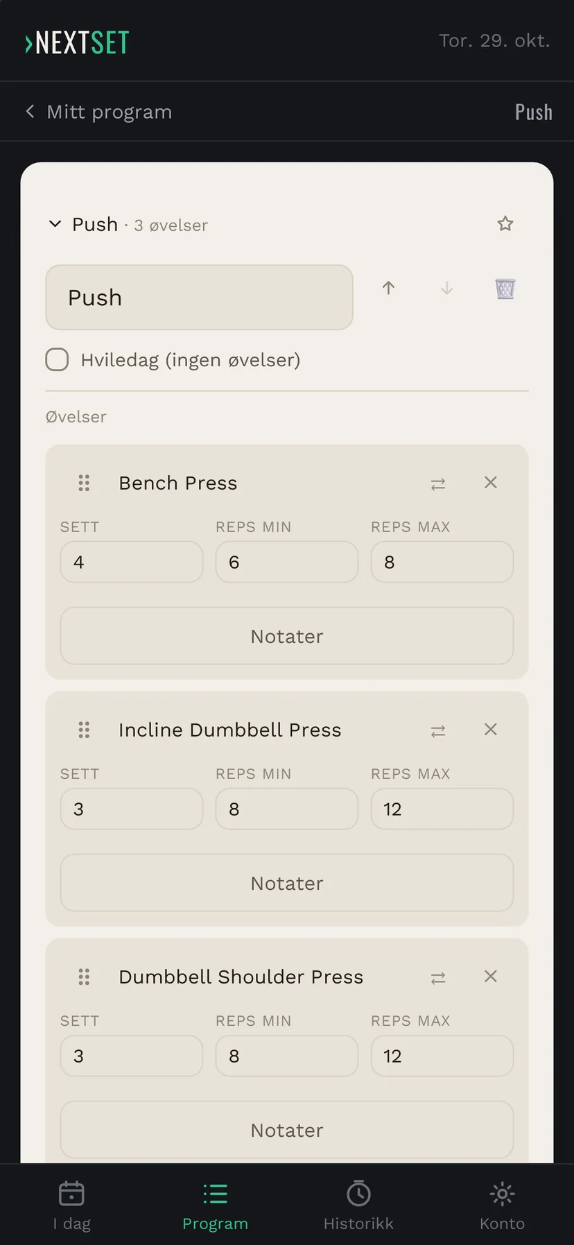 Bench Press er stilt inn på 4 sett og 6 til 8 reps, mens de andre øvelsene har 3 sett og 8 til 12 reps